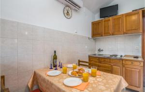 Awesome Apartment In Bascanska Draga With 2 Bedrooms And Wifi