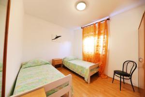 2 bedrooms appartement at Zadar 100 m away from the beach with sea view enclosed garden and wifi