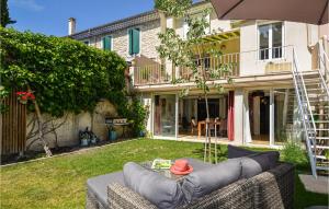 Awesome home in Pernes-les-Fontaines with WiFi and 3 Bedrooms