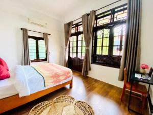 A charming spacious house next to Ancient Town