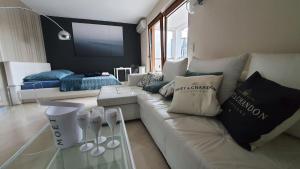 Maloves Magic’s Apartment