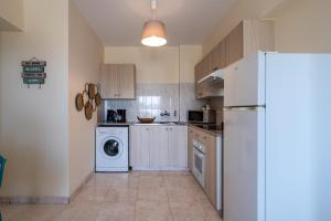 Sunny 2-BR Apartment in Mackenzie