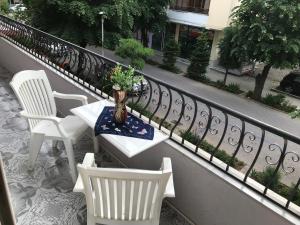 Lovely Apartment in front of the Lake