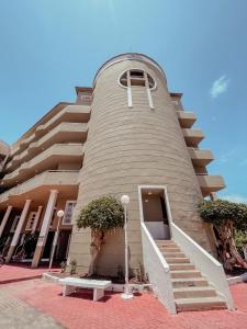 Orlando, center of Las Americas LA205