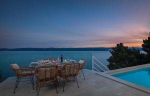 Beachfront Holiday Home - Private Heated Pool