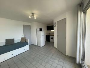 Deux pièces rénové avec terrasse, parking privé à Port Camargue - FR-1-250-173