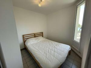 Deux pièces rénové avec terrasse, parking privé à Port Camargue - FR-1-250-173