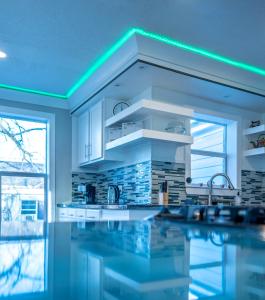 Big HomePetFree ParkingEV6 Br Sleeps 25dwntwn