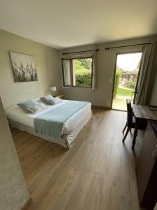 Hotels Hotel Le Mas del Pechs - Chambres avec terrasse : photos des chambres