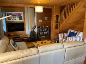 Luxury 3 bedroom, 3 bathroom lodge with hot tub