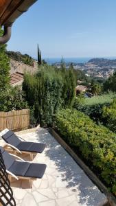 APPARTEMENT REZ DE JARDIN DANS VILLA VUE MER