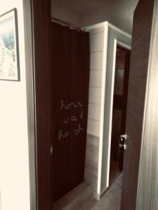 Minimal & cozy studio ΜΕ ΔΩΡΕΑΝ ΧΩΡΟ ΣΤΑΘΜΕΥΣΗΣ