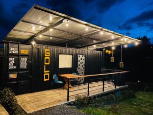 Container glamping de lujo rodeado de naturaleza a 10 min del centro