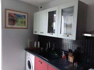 Maisons de vacances Colourful well equipped 2-Bed House in Le Vigeant : photos des chambres