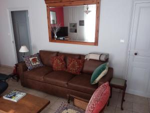 Maisons de vacances Colourful well equipped 2-Bed House in Le Vigeant : photos des chambres