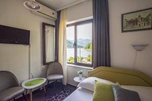 Double Room with Sea View room in Apartments MaXhit