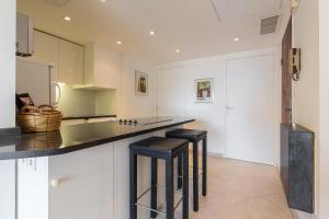 Modern 3 bedroom 3 bathroom apartment for rent near Cannes Old Town walking distance to Palais - 2000