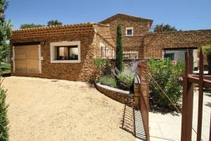 Villas Belle villa avec piscine interieure et piscine exterieure Gite Les Aiguiers : photos des chambres