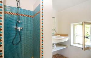 Maisons de vacances Awesome Home In La Roque Sur Cze With Outdoor Swimming Pool : photos des chambres