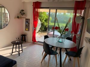 La Mer et la Plage au bout du parc Appartement 4 couchages avec jardin