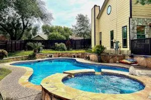 San Antonio Home with Pool and Hot Tub Near SeaWorld! - Castroville