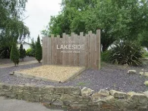 Chichester Lakeside Self-Catering Holiday Home - Merston