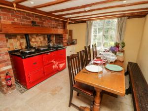 19 Clatterford Shute