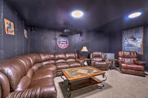 Rustic Escape with Deck, Hot Tub and Mountain Views