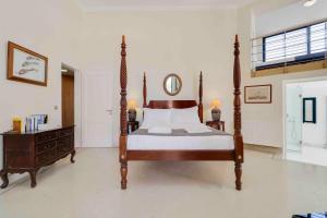 Black Diamond Beachfront Pool Villa Pasithea in Sounio, Athens