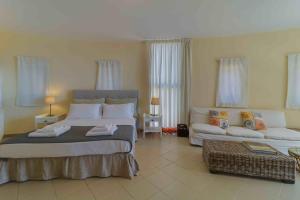 Black Diamond Beachfront Pool Villa Pasithea in Sounio, Athens