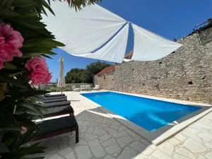 Boutique House Ika with Private Swimming Pool - Stankovci