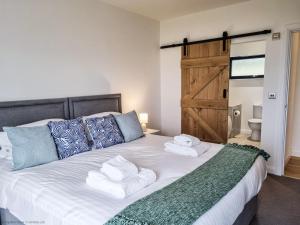 16 - 3 Bedroom Cottage - LP