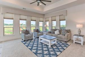 Chic Ranch Villa Less Than 5 Mi to Lake Ray Roberts!