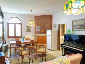 Villa immersa nel verde, spiaggia a 200m