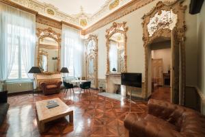 Deluxe King Suite room in Royal Palace Hotel & Spa