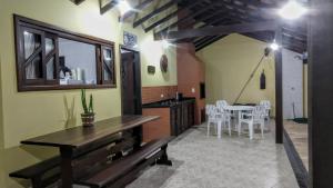 Casa Guaratuba-Barra do Saí - "Recanto de Milady" - 80 m da Praia