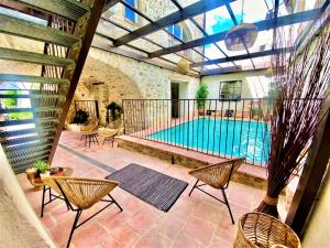 Maisons de vacances GITE 3ch doubles X3 ou GITE DE GROUPE 9ch doubles - PISCINE INTERIEURE CHAUFFEE : photos des chambres