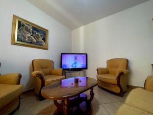 Totos Place