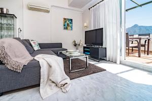 Spacious 2 Bedroom Apartment in Puerto Banus with a Private Terrace and Mountain Views