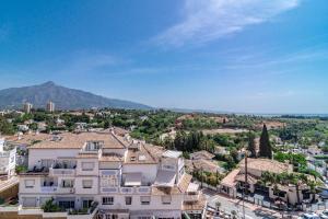 Spacious 2 Bedroom Apartment in Puerto Banus with a Private Terrace and Mountain Views