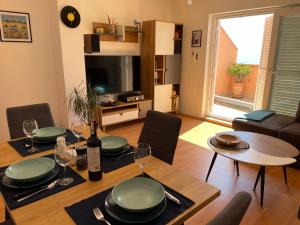 Rocknjazz apartment with swimming pool and beautiful sea view