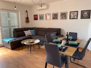 Rocknjazz apartment with swimming pool and beautiful sea view