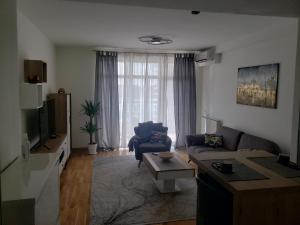 B-G Waterfront Apartment