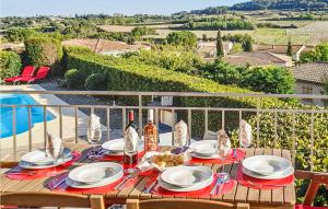 Maisons de vacances Amazing Home In Cruzy With 3 Bedrooms, Wifi And Private Swimming Pool : photos des chambres