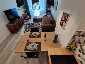 On the Castle Hill, near Chain Bridge