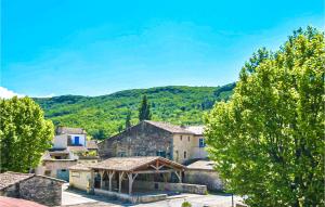 Appartements Stunning apartment in La Touche with Outdoor swimming pool, WiFi and 3 Bedrooms : photos des chambres