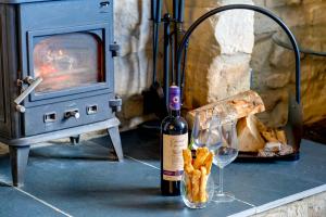 The Anchorage - sea views and beach on doorstep