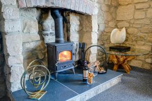 The Anchorage - sea views and beach on doorstep