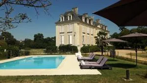 Château La Mothaye - self catering apartments with pool in the Loire Valley - Le Guédéniau