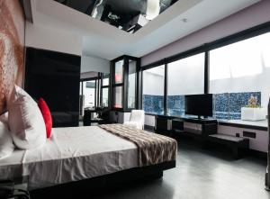 Superior Double Room with Swimming Pool room in Hotel Loob Madrid